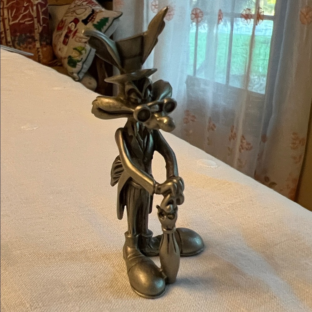 Vintage Pewter Warners Brother ‘92 Big Bad Wolf with umbrella.